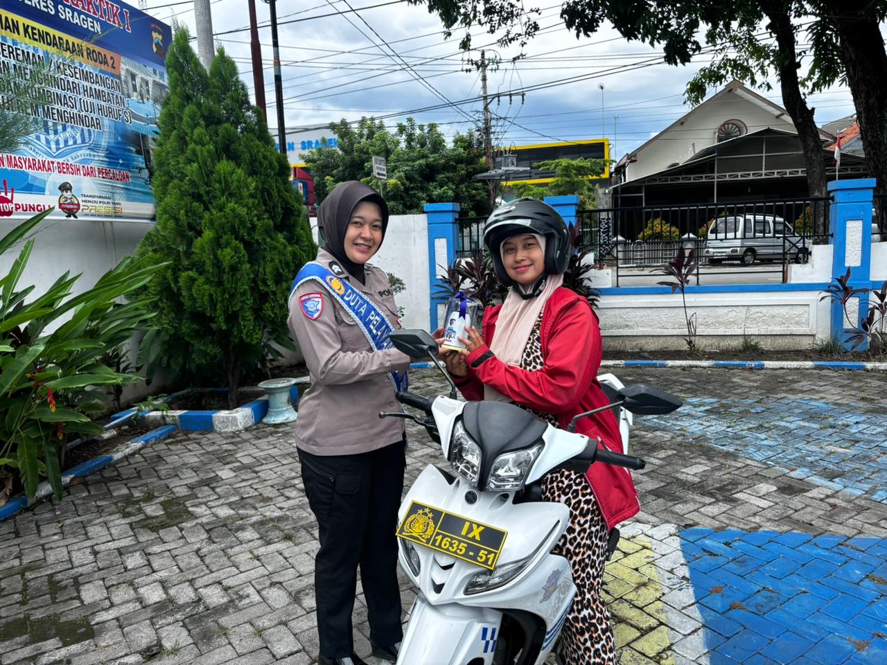 Bukan Sekadar Lulus: Duta Pelayanan Satlantas Sragen Beri Penghargaan pada Pahlawan Ujian SIM Murni
