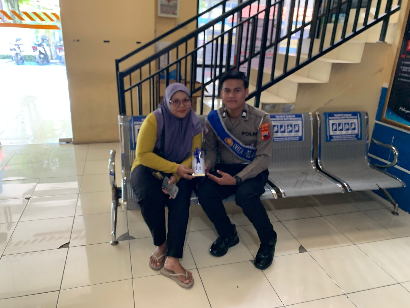 Berita Sragen Asri News pemberian reward duta pelayanan kepada peserta uji SIM yang lulus