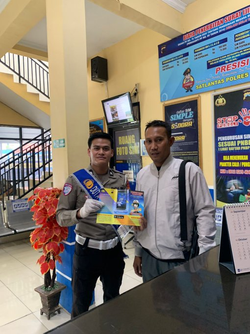 POLANTAS MENYAPA: DUTA PELAYANAN SIM SRAGEN HADIRKAN TRANSPARANSI, SOSIALISASI STANDAR PELAYANAN UNTUK KEPATIAN MASYARAKAT