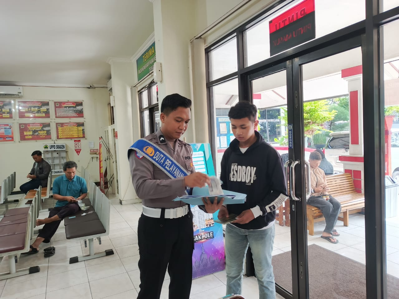 Satuan Lalu Lintas Polres Sragen terus mengedepankan pelayanan yang berorientasi pada penyelesaian masalah (problem solving)