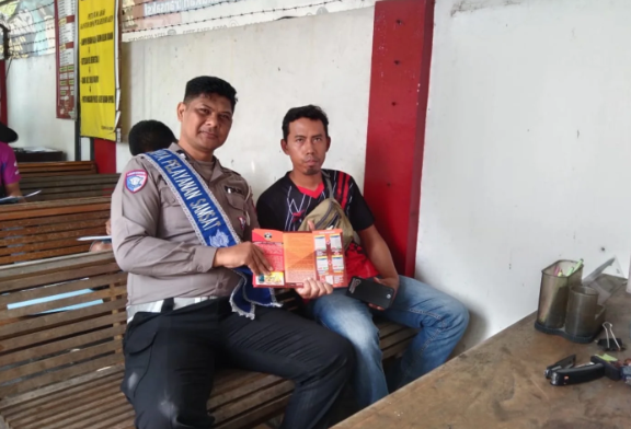 Polres Sragen Aktif Edukasi Masyarakat Lewat Program ‘Polantas Menyapa’ dalam Upaya Peningkatan Pelayanan Samsat