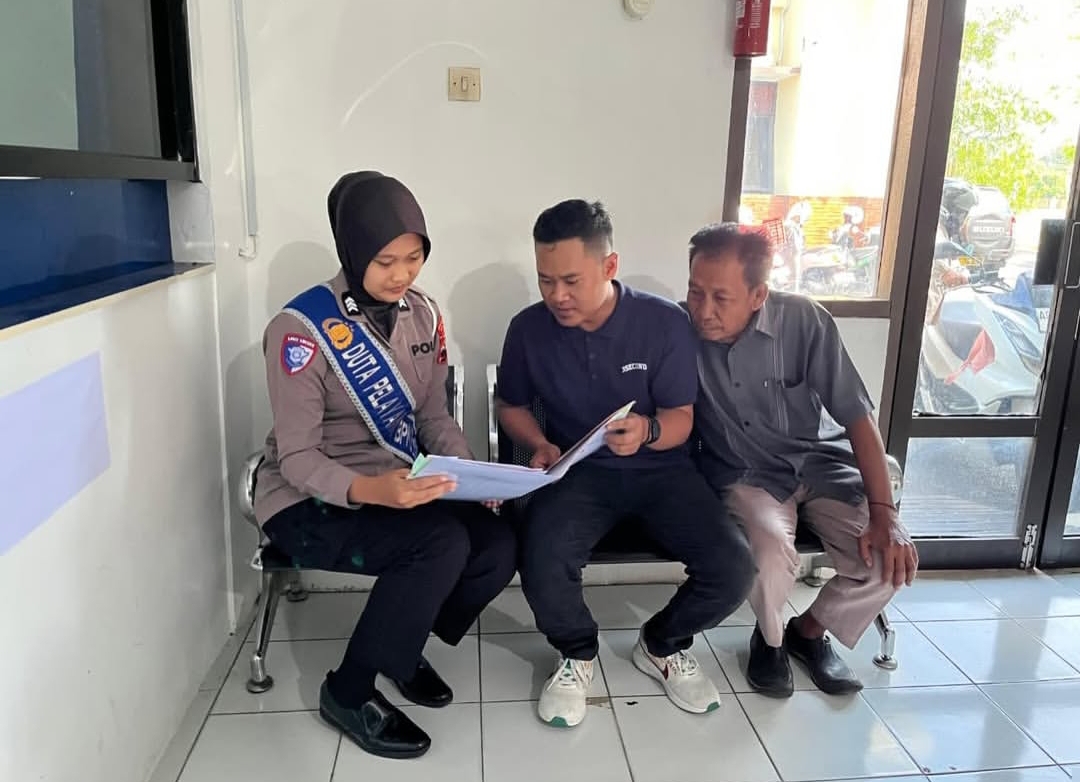 Polantas Menyapa ‘Problem Solving’: Duta Pelayanan BPKB Polres Sragen Bantu Langsung Warga yang Kesulitan Prosedur Pendaftaran