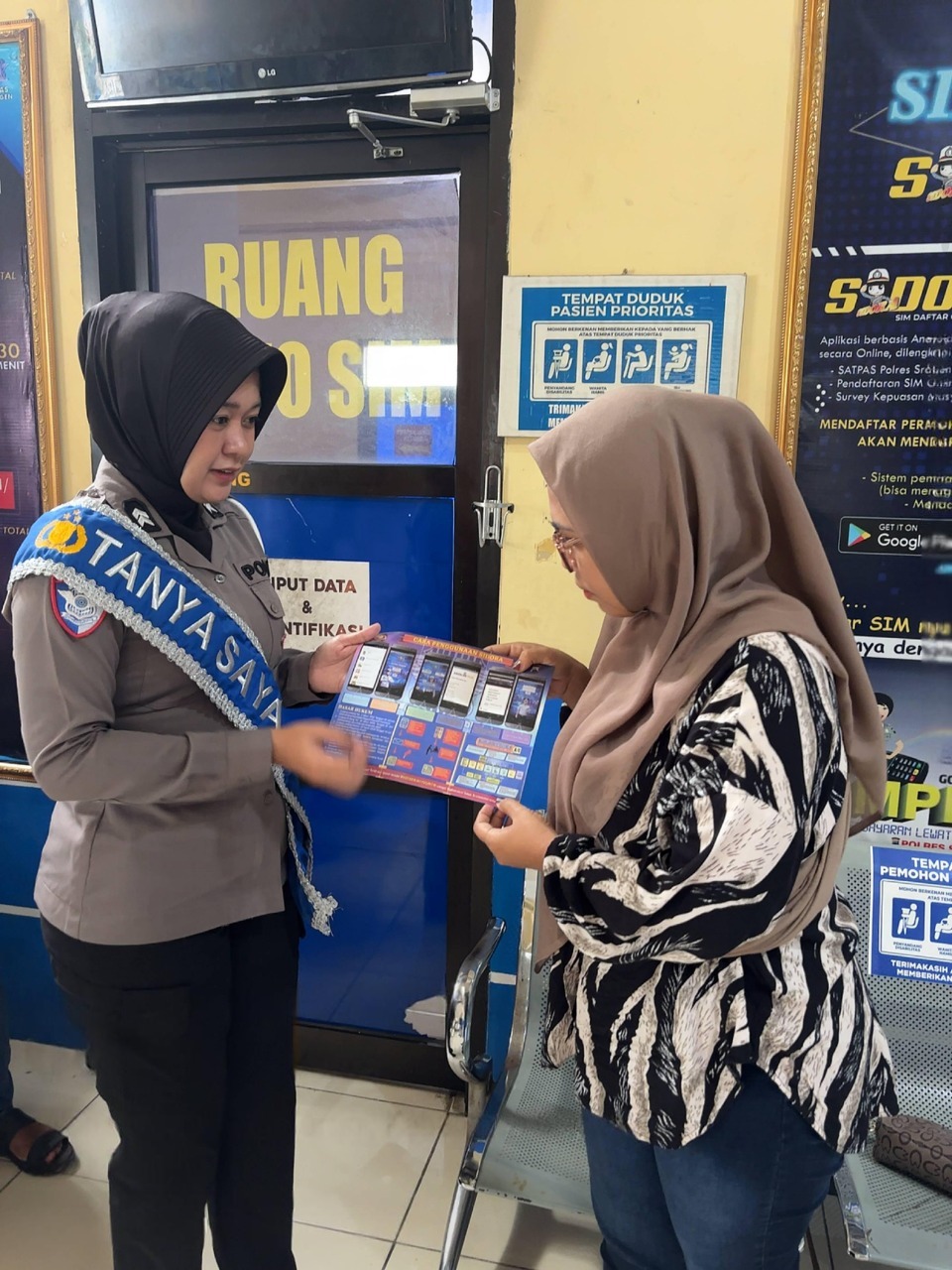 Tingkatkan Kualitas Layanan, Duta Pelayanan Satlantas Polres Sragen Gencarkan Sosialisasi Standar Pelayanan SIM