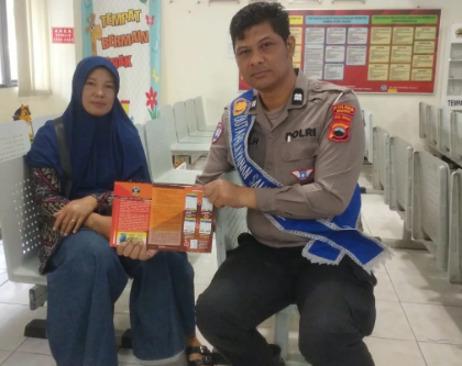 Satuan Lalu Lintas Polres Sragen terus mengedepankan pelayanan yang berorientasi pada penyelesaian masalah (problem solving) bagi masyarakat yang mengurus administrasi kendaraan di Samsat