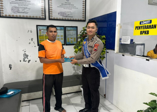 Pelaksanaan Sosialisasi dan edukasi kepada pemohon register BPKB