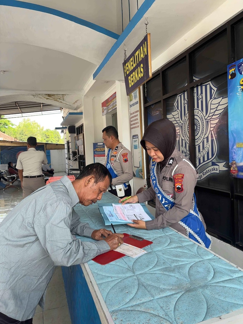 Tingkatkan Literasi Pelayanan, Duta SIM Polres Sragen Edukasi Warga Lewat Media Visual