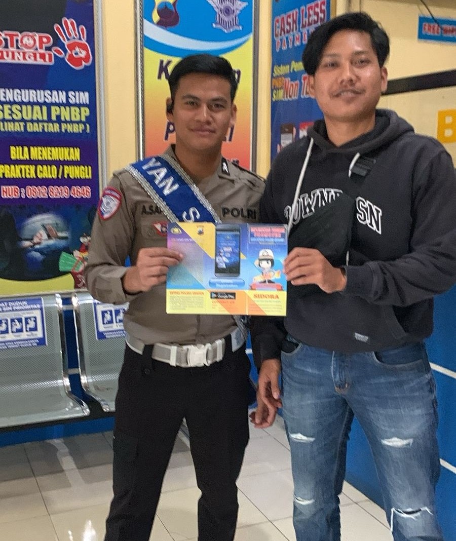 Wujudkan Pelayanan Transparan, Duta SIM Masifkan Sosialisasi Lewat Flyer dan Banner di Satpas