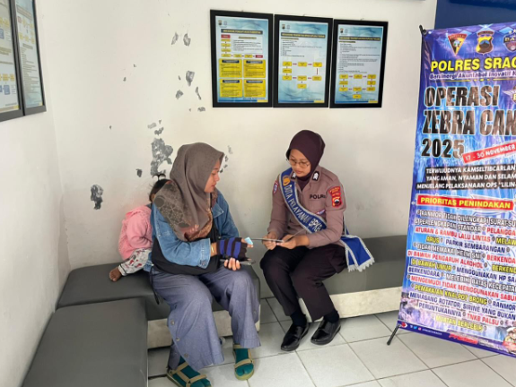 Polantas Menyapa ‘Problem Solving”: Duta Pelayanan BPKB Polres Sragen Bantu Langsung Warga yang Kesulitan Prosedur Pendaftaran”