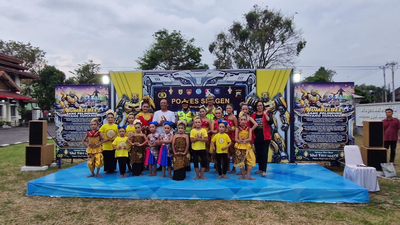 Bingkai Kehangatan Mudik: Photo Booth Ramadhan Ceria Hadir di Pos Terpadu Alun-Alun Sragen