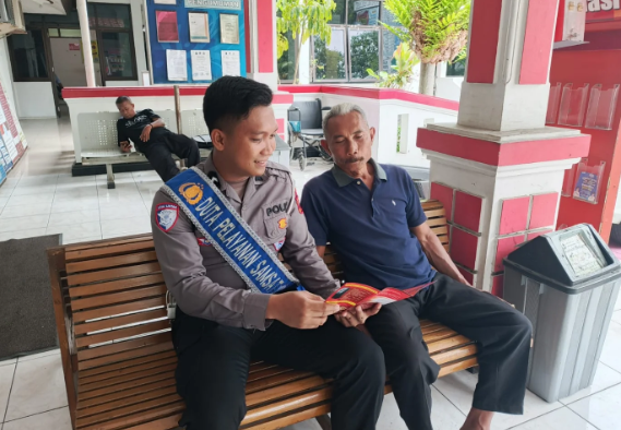 Polres Sragen Aktif Edukasi Masyarakat Lewat Program ‘Polantas Menyapa’ dalam Upaya Peningkatan Pelayanan Samsat