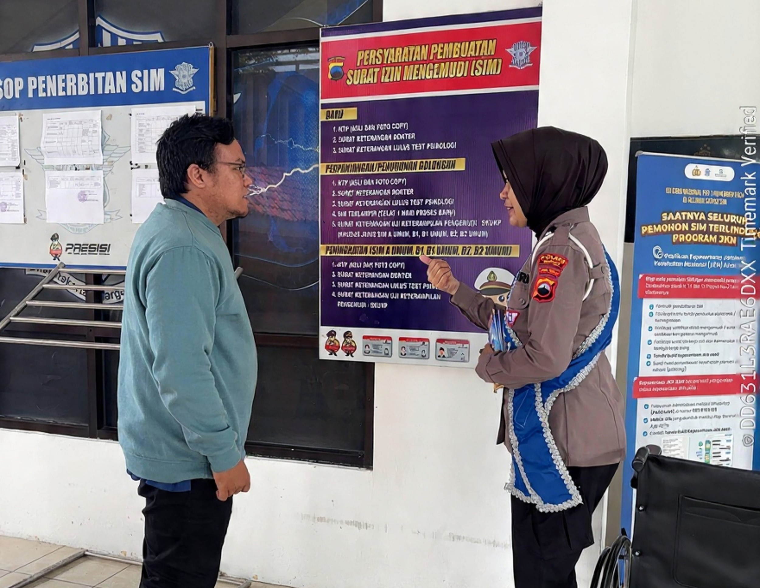 Tak Perlu Bingung, Duta Pelayanan SIM Polres Sragen “Pandu” Pemohon Lewat Visualisasi Flyer dan Banner