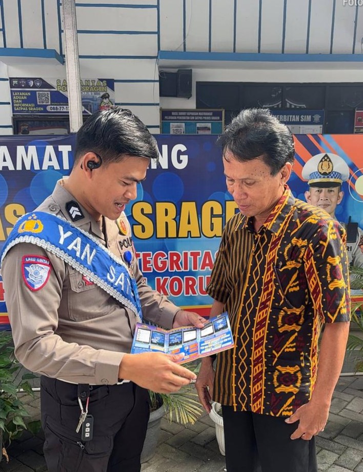 Tak Perlu Bingung, Duta Pelayanan SIM Polres Sragen “Pandu” Pemohon Lewat Visualisasi Flyer dan Banner