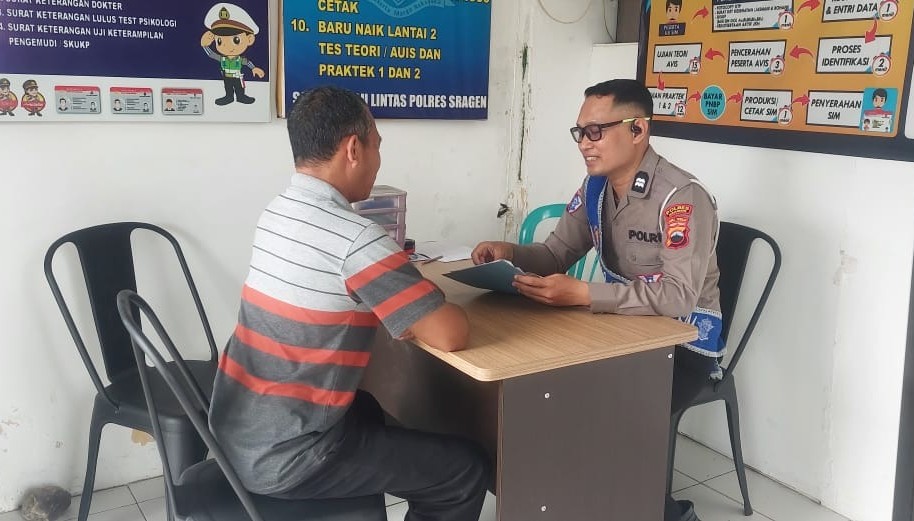 Senyum Ramah Duta Pelayanan SIM Polres Sragen: Ubah Bingung Jadi Mudahnya Urus SIM