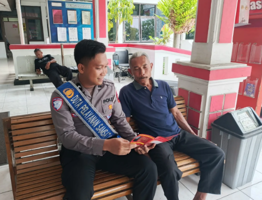 Polres Sragen Aktif Edukasi Masyarakat Lewat Program ‘Polantas Menyapa’ dalam Upaya Peningkatan Pelayanan Samsat