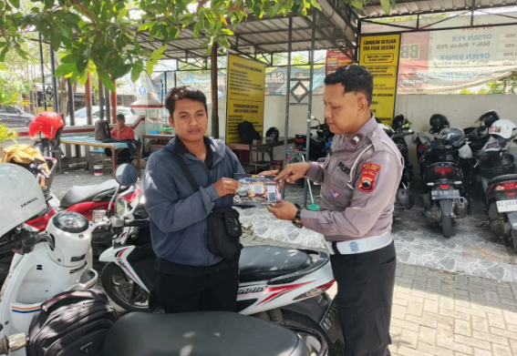 Polres Sragen Aktif Edukasi Masyarakat Lewat Program ‘Polantas Menyapa