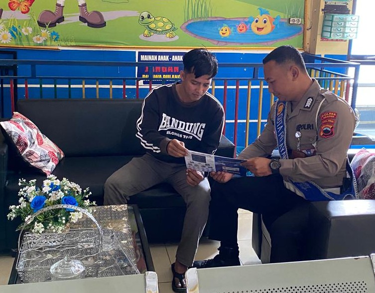 Mudahnya Urus SIM di Polres Sragen: Duta Pelayanan Siapkan Kompas Visual Lewat Flyer dan Banner