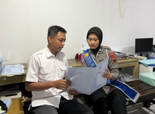 Polantas Menyapa ‘Problem Solving”: Duta Pelayanan BPKB Polres Sragen Bantu Langsung Warga yang Kesulitan Prosedur Pendaftaran
