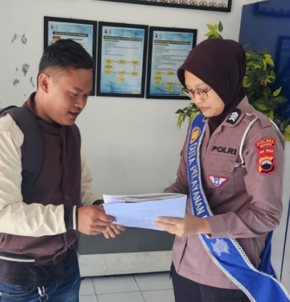 Pelaksanaan Sosialisasi dan edukasi kepada pemohon register BPKB