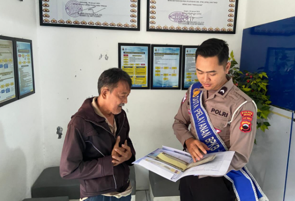 Pelaksanaan Sosialisasi dan edukasi kepada pemohon register BPKB